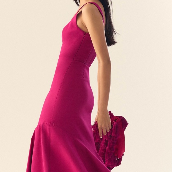 The Ariana Square-Neck Asemetrical Ruffle Hem Dress - Picture 4 of 11